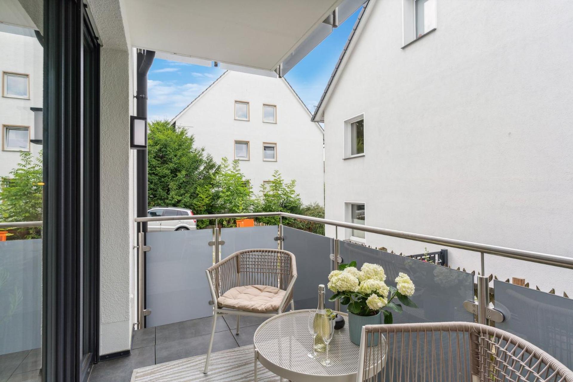 Zwei Apartments Fuer Bis Zu 8 Personen Zentral, Modern, Mit Terrasse & Balkon Bielefeld Exterior foto